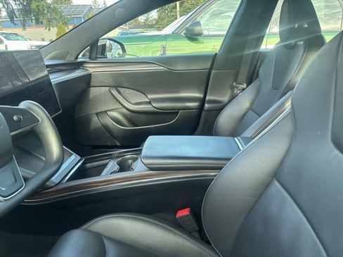 Used 2021 Tesla Model S Plaid image 4