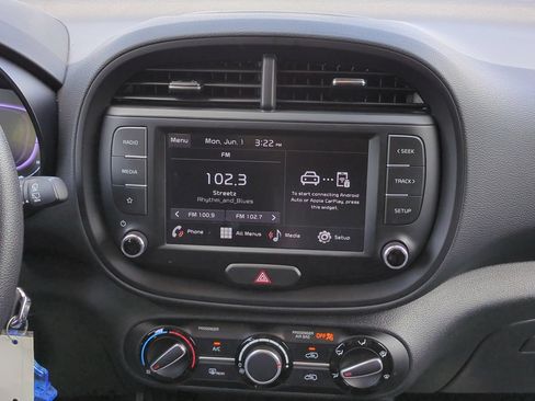 Certified 2025 Kia Soul LX w/ LX Technology Package FWD image 18