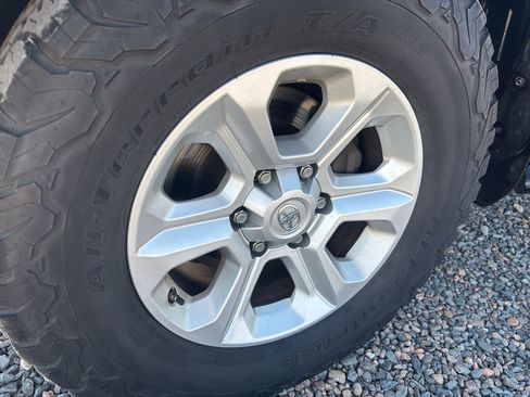 Used 2016 Toyota 4Runner SR5 AWD/4WD image 9