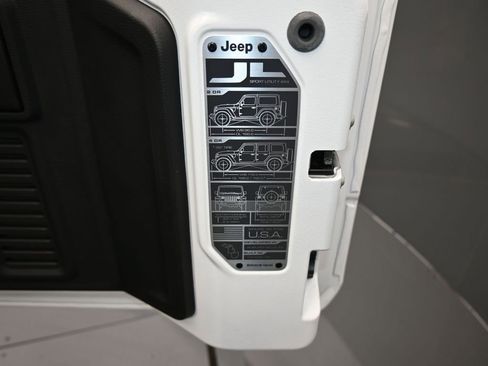 Used 2025 Jeep Wrangler Unlimited Rubicon image 35