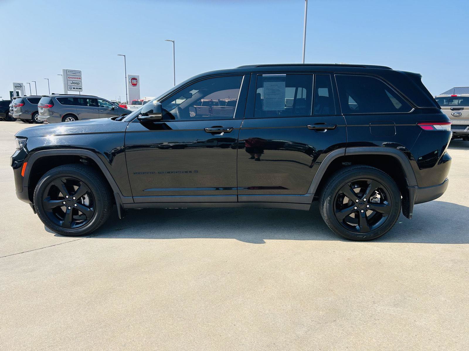 Used 2023 Jeep Grand Cherokee Altitude AWD/4WD image 35