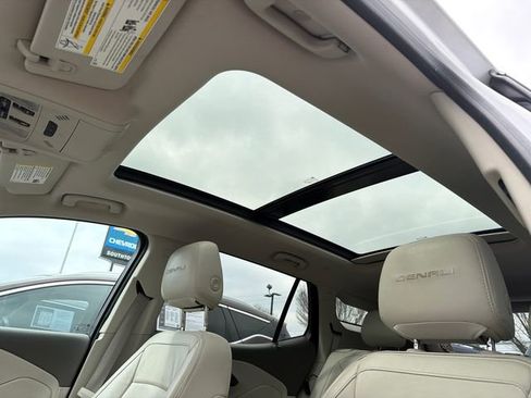 Used 2018 GMC Terrain Denali w/ Comfort Package image 33