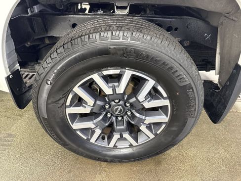 Used 2024 Nissan Frontier SL w/ Technology Package AWD/4WD image 6