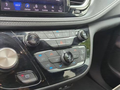 Used 2019 Chrysler Pacifica Limited w/ Advanced Safetytec Group FWD image 24