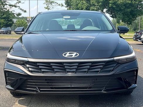 New 2025 Hyundai Elantra Sport image 16