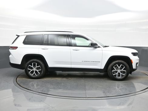 Used 2025 Jeep Grand Cherokee L Limited image 7