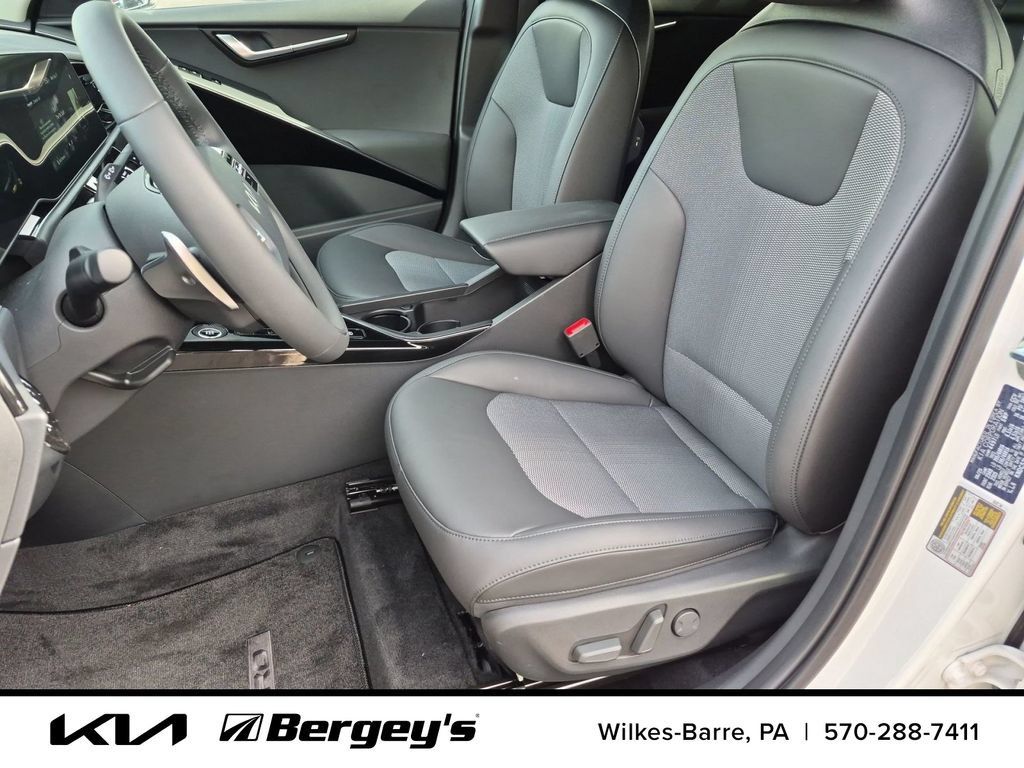 Certified 2025 Kia Niro EX w/ EX Cold Weather Package FWD image 12