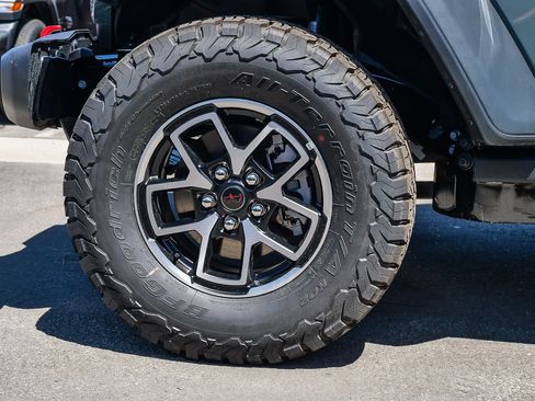 New 2026 Jeep Wrangler Unlimited Rubicon AWD/4WD image 9