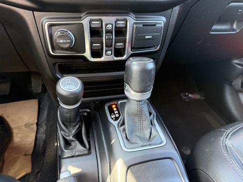 Used 2021 Jeep Wrangler Unlimited Sahara image 16