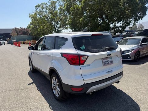 Used 2019 Ford Escape SE FWD image 4