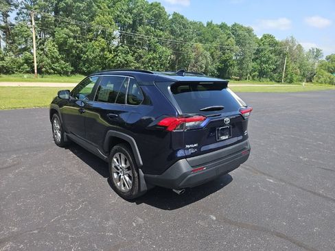 Used 2020 Toyota RAV4 XLE Premium AWD/4WD image 5