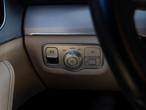 Used 2024 Mercedes-Benz GLE 350 4MATIC image 13