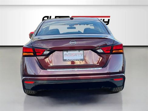 Used 2024 Nissan Altima 2.5 SV image 6