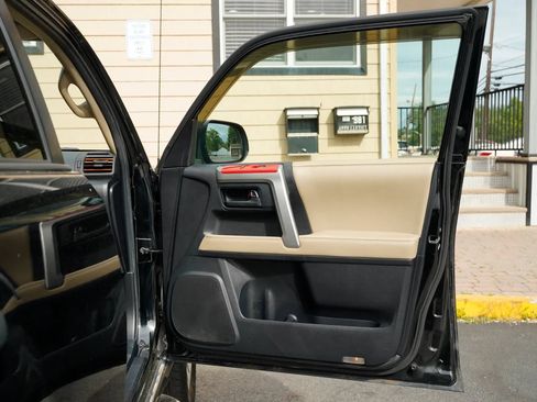Used 2010 Toyota 4Runner Limited AWD/4WD image 38