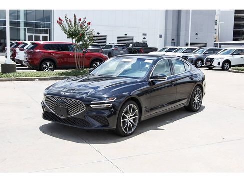 Used 2025 Genesis G70 2.5T RWD image 3