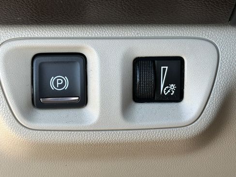 Used 2019 GMC Acadia Denali w/ Technology Package FWD image 23