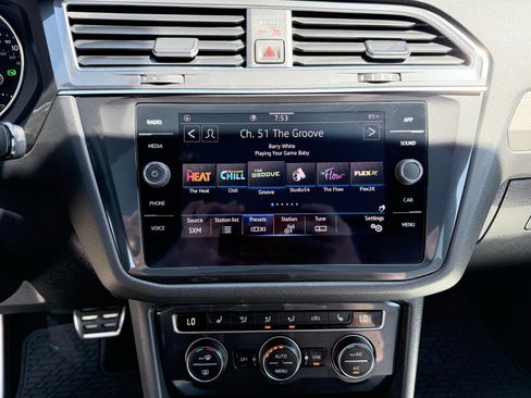 Used 2021 Volkswagen Tiguan SE R-Line FWD image 16