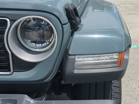 Used 2025 Jeep Wrangler Unlimited Sahara image 11