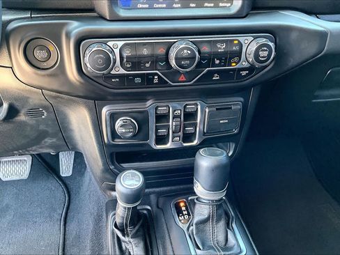 Used 2023 Jeep Wrangler Unlimited Sahara w/ Cold Weather Group AWD/4WD image 28