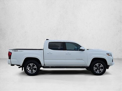 Used 2019 Toyota Tacoma TRD Sport w/ Technology Package RWD image 4