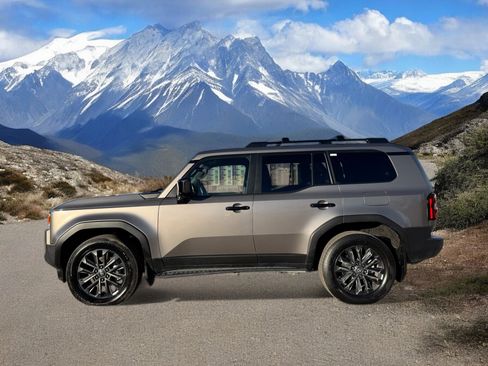 Used 2025 Toyota Land Cruiser image 2