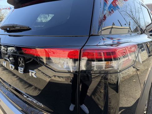 Used 2023 Nissan Pathfinder Platinum w/ Cargo Package FWD image 17