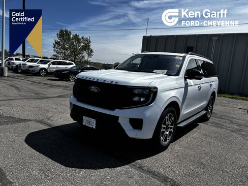 Used 2025 Ford Expedition Active AWD/4WD image 1