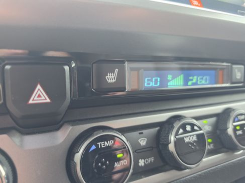 Used 2017 Toyota Tacoma Limited w/ Tow Package AWD/4WD image 30