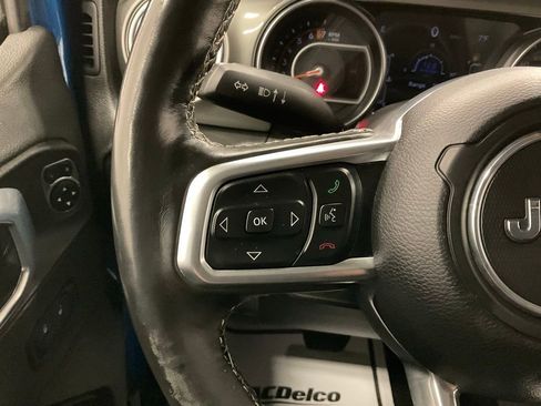 Used 2021 Jeep Gladiator Overland w/ Cold Weather Group image 17