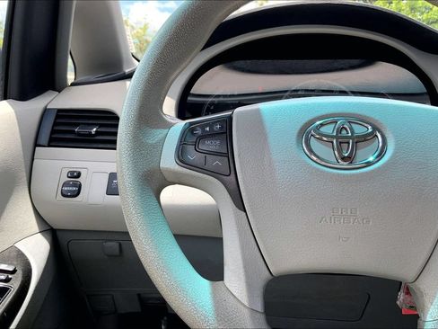 Used 2014 Toyota Sienna LE FWD image 16