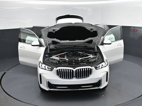 New 2026 BMW X5 xDrive40i w/ Climate Comfort Package AWD/4WD image 52