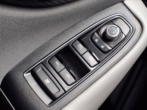 Certified 2025 Subaru Outback Premium image 9