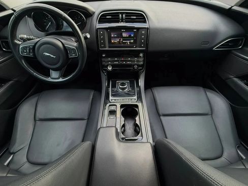 Used 2018 Jaguar XE Premium RWD image 28