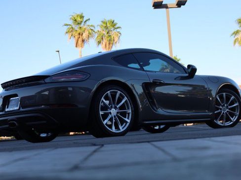Used 2018 Porsche 718 Cayman RWD image 19