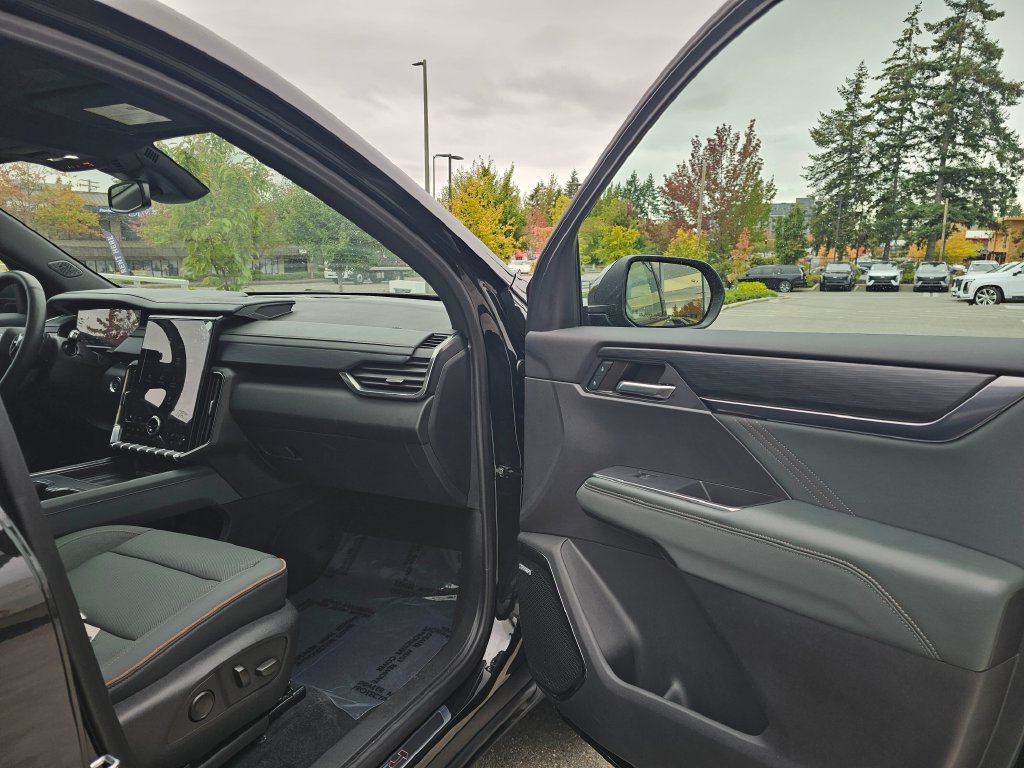 Used 2024 GMC Acadia AT4 w/ Luxury Package AWD/4WD image 12