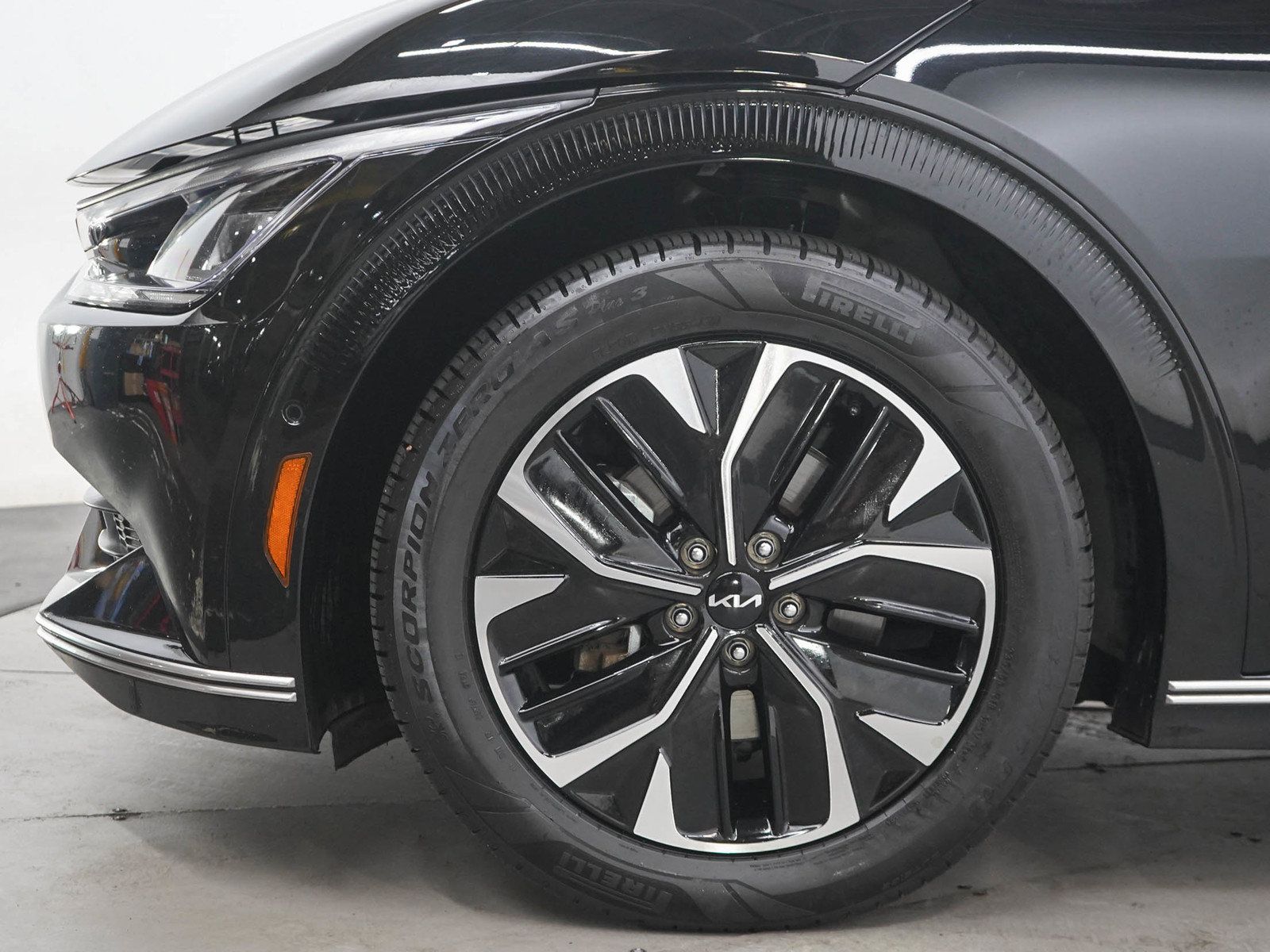 Used 2023 Kia EV6 Wind w/ Wind Technology Package AWD/4WD image 29