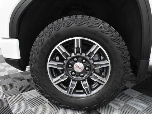 Used 2024 GMC Sierra 1500 AT4 w/ Technology Package image 10