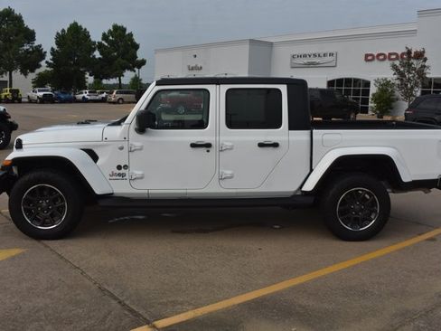 Used 2023 Jeep Gladiator Overland w/ Cold Weather Group AWD/4WD image 9