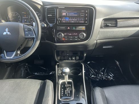 Used 2018 Mitsubishi Outlander GT AWD/4WD image 27