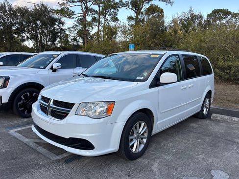 Used 2016 Dodge Grand Caravan SXT w/ Rear Park Assist Package image 3
