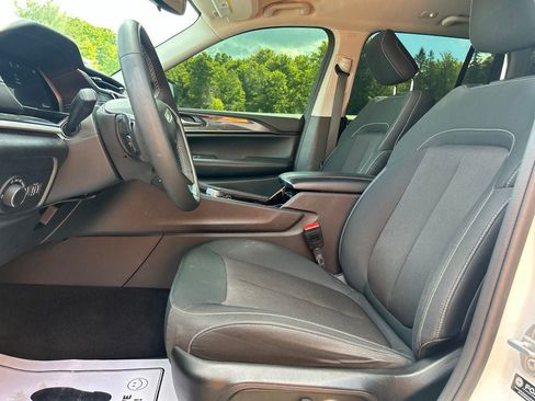 Used 2023 Jeep Grand Cherokee Laredo AWD/4WD image 12