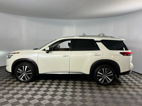 Used 2024 Nissan Pathfinder Platinum w/ Black Appearance Package image 11