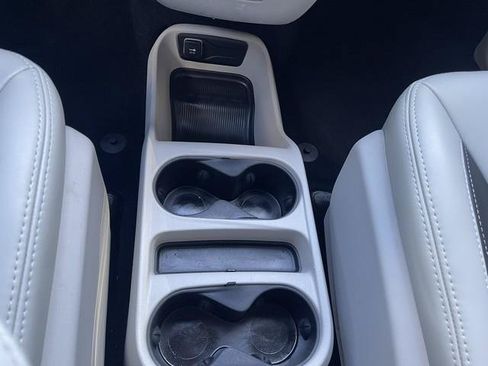 Used 2017 Chrysler Pacifica LX FWD image 25
