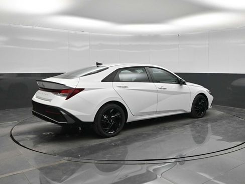 New 2026 Hyundai Elantra SEL Sport FWD image 7