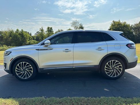 Used 2019 Lincoln Nautilus Reserve FWD image 2
