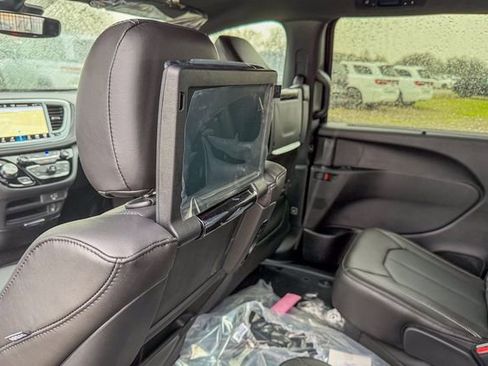 New 2026 Chrysler Pacifica Select image 24