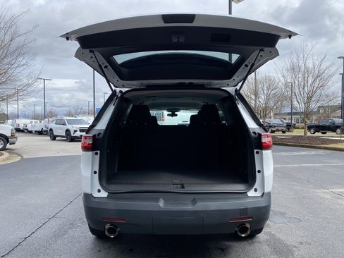 Used 2021 Chevrolet Traverse LT image 11