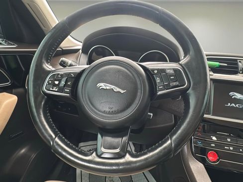 Used 2017 Jaguar F-PACE Prestige image 11