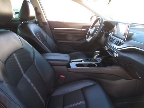 Used 2023 Nissan Altima 2.5 SR image 8