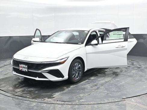 New 2026 Hyundai Elantra Blue image 52